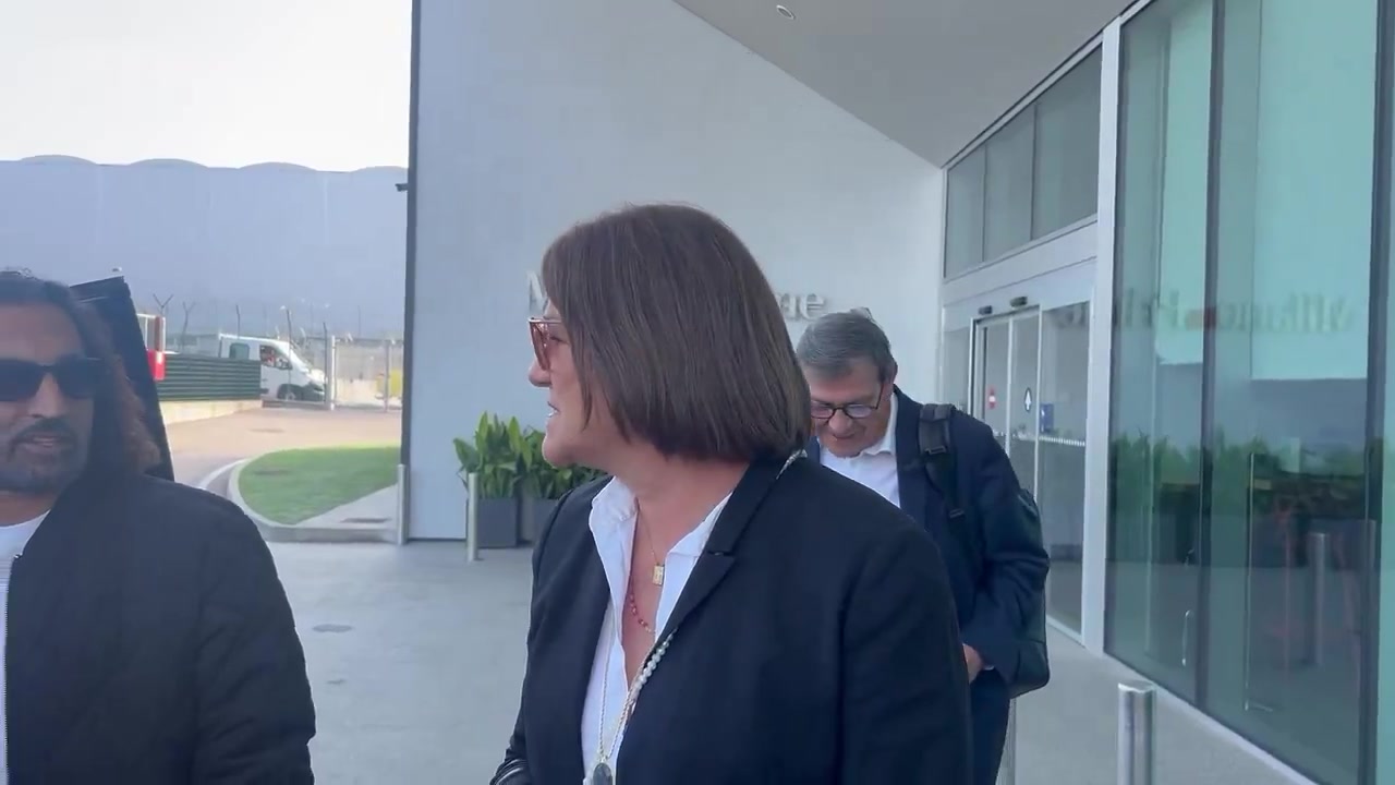 篮球比分-和儿子飞抵米兰城！母亲：加盟米兰一直是拉比奥特的首选